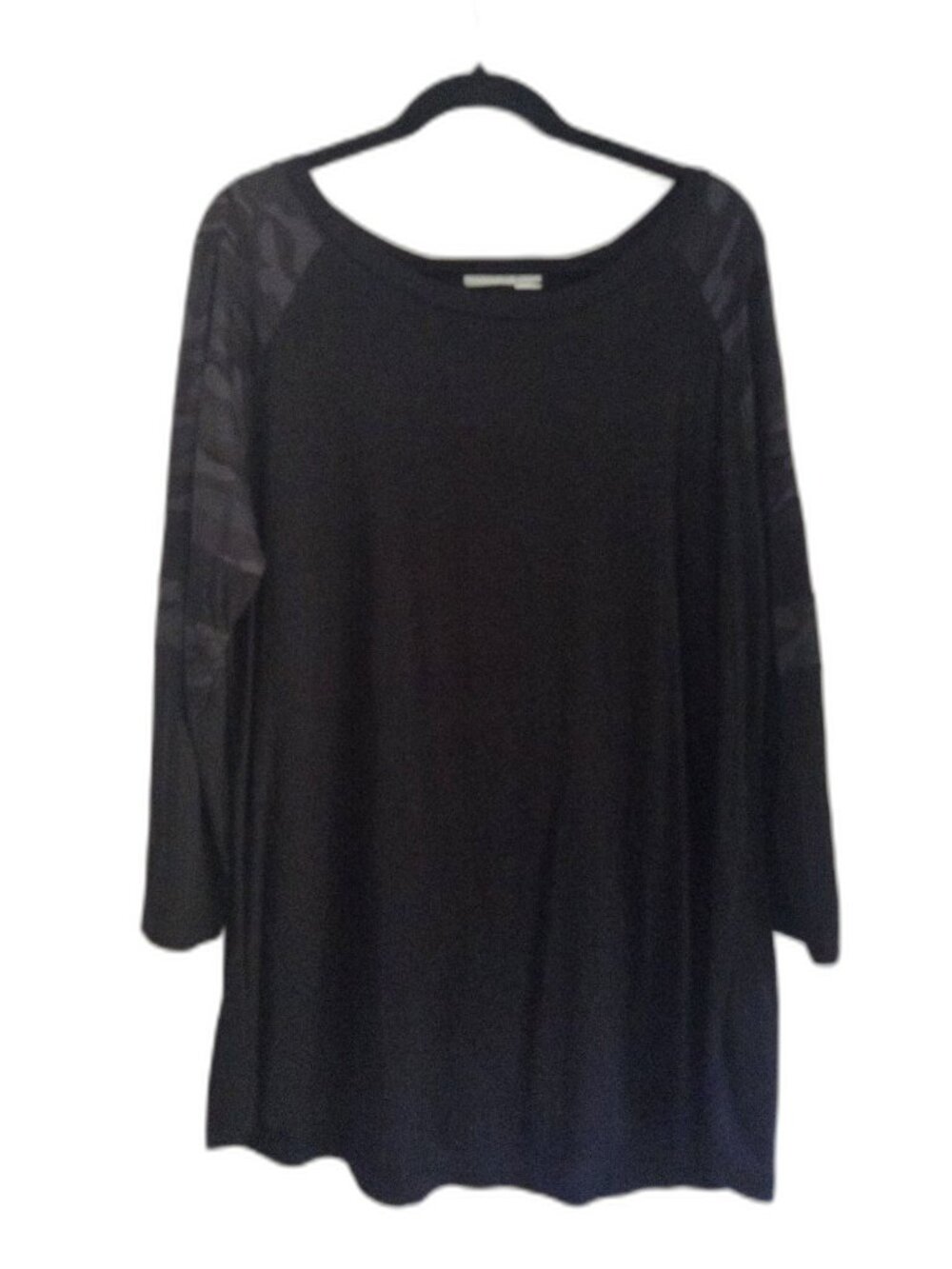Avenue Black 3/4 Sleeve Top with Camo Sleeve Detail Size 18 NWOT